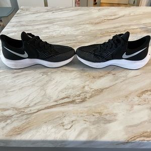 Womens Nike Zoom Winflo 6 Running Shoe.
